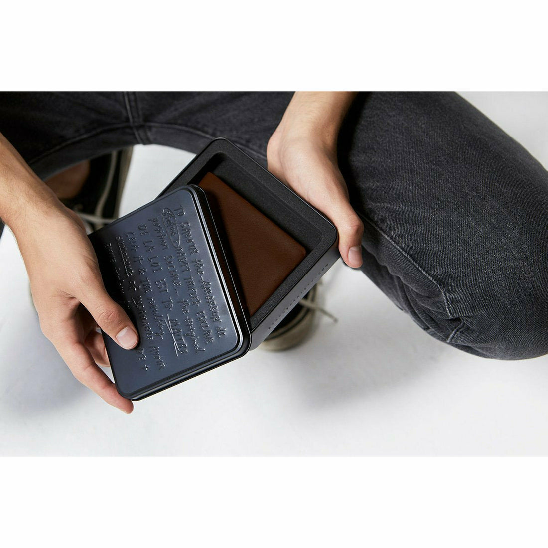 Status Anxiety Jonah Wallet - Chocolate